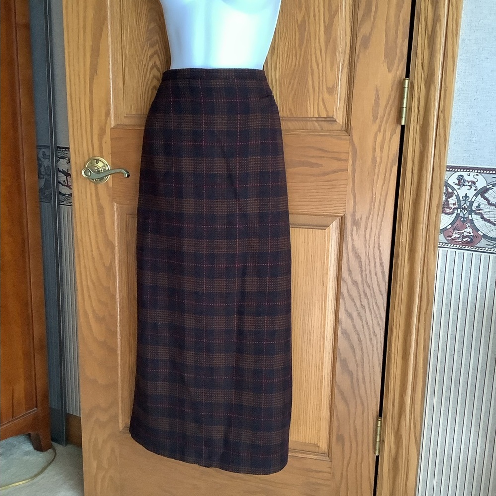 100% wool vintage Harvé Benard lined wool long pencil skirt. Vintage Sz 14